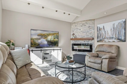 Breakfast Nook Photo of 11 8590 Sunrise Drive, Chilliwack, BC