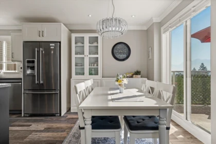 Kitchen Island Photo of 11 8590 Sunrise Drive, Chilliwack, BC