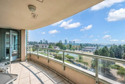 Hallway Photo of 803 6611 Southoaks Crescent, Burnaby, BC