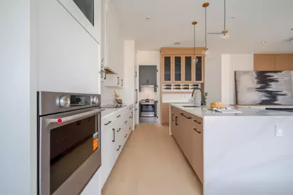 Kitchen Island Photo of 10272 166a Street, Surrey, BC