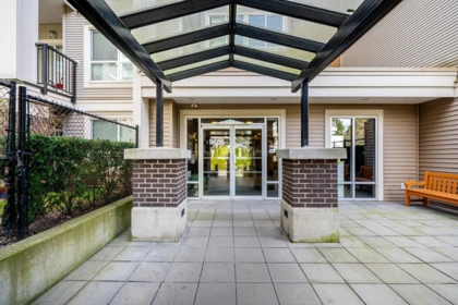 Hot Tub / Spa Photo of 410 9655 King George Boulevard, Surrey, BC