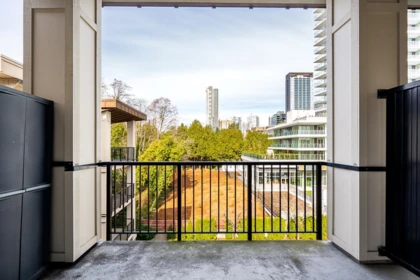Mudroom Photo of 410 9655 King George Boulevard, Surrey, BC