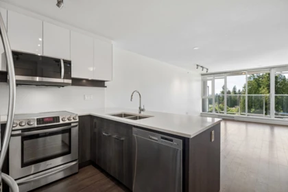 Kitchen Island Photo of 603 958 Ridgeway Avenue, Coquitlam, BC