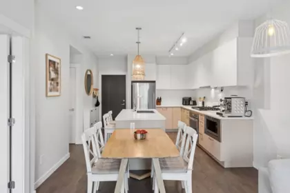 210 625 E 3rd Street, North Vancouver, BC, North Vancouver — Apartment/Condo for sale