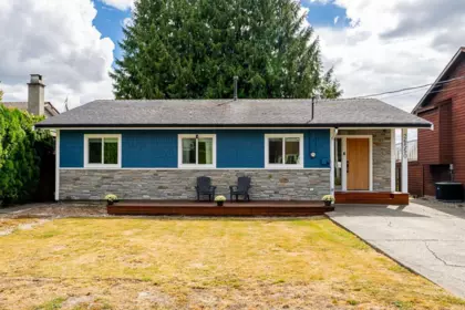 Living Room Photo of 26550 28b Avenue, Langley, BC