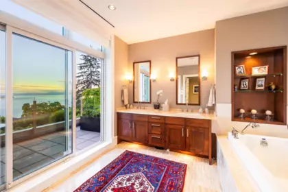Mudroom Photo of 101 2535 Garden Court, West Vancouver, BC
