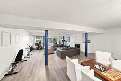 Entry Foyer Photo of 209 1924 Comox Street, Vancouver, BC