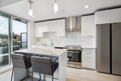 Kitchen Photo of 513 733 W 3rd Street, North Vancouver, BC
