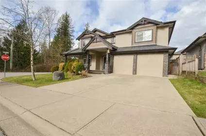 Living Room Photo of 24905 108a Avenue, Maple Ridge, BC