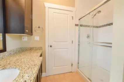 Primary Bathroom Photo of 24905 108a Avenue, Maple Ridge, BC