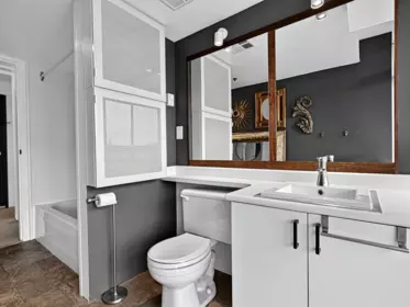 Guest Bathroom Photo of 429 289 Alexander Street, Vancouver, BC
