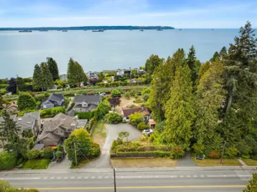 Primary Bedroom Photo of 2820 Marine Drive, West Vancouver, BC