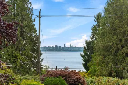 Swimming Pool Photo of 2820 Marine Drive, West Vancouver, BC
