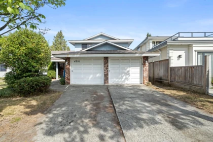 Living Room Photo of 4391 Deerfield Crescent, Richmond, BC