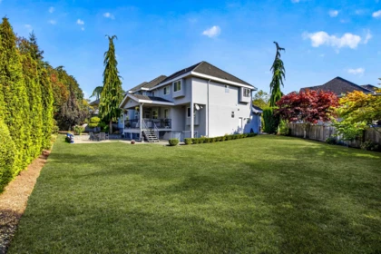 Hallway Photo of 15296 57 Avenue, Surrey, BC