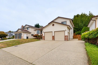 Living Room Photo of 2924 Glenshiel Drive, Abbotsford, BC