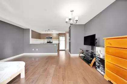 201 13883 Laurel Drive, Surrey, BC, Surrey — Apartment/Condo for sale