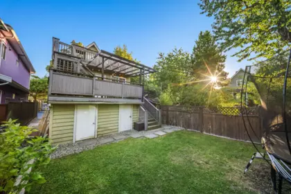 Staircase Photo of 929 E 30th Avenue, Vancouver, BC