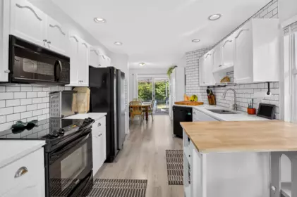 Kitchen Photo of 11 22751 Haney Bypass, Maple Ridge, BC