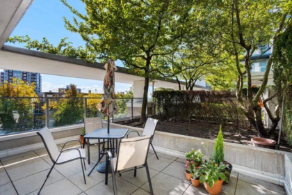 306 158 W 13th Street, North Vancouver, BC, North Vancouver — Apartment/Condo for sale