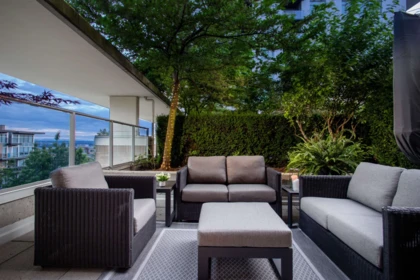 Front Yard Photo of 306 158 W 13th Street, North Vancouver, BC