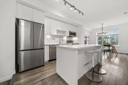 Kitchen Photo of 2 15850 85 Avenue, Surrey, BC