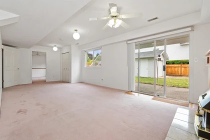 Hallway Photo of 5964 Cambridge Street, Chilliwack, BC