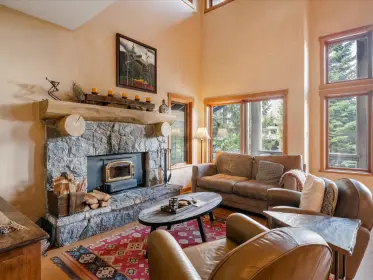 19 2250 Nordic Drive, Whistler, BC, Whistler — Townhouse for sale