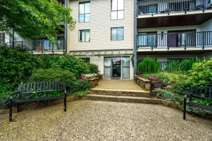 203 9952 149 Street, Surrey, BC, Surrey — Apartment/Condo for sale