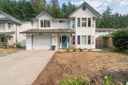 21424 Richmond Drive, Hope, BC, Hope — Single Family Residence for sale