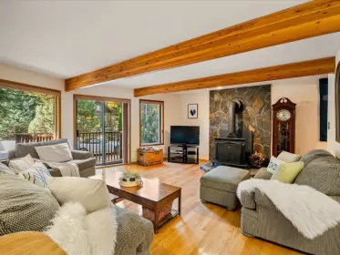 7224 S Fitzsimmons Road, Whistler, BC, Whistler — Single Family Residence for sale