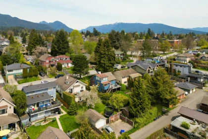 353 E 8th Street, North Vancouver, BC, North vancouver — Single Family Residence for sale