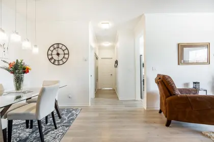 402 5280 Oakmount Crescent, Burnaby, BC, Burnaby — Apartment/Condo for sale