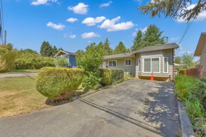 15835 Russell Avenue, White Rock, BC, White rock — Single Family Residence for sale