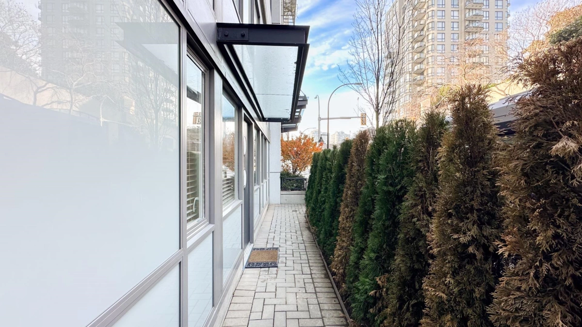 Dining Area Photo of 105 898 Carnarvon Street, New Westminster, BC