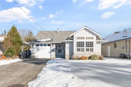 585 4th Avenue, Hope, BC, Hope — Single Family Residence for sale