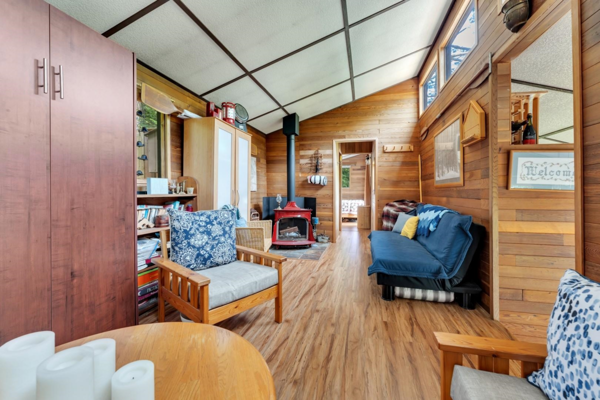 Entry Foyer Photo of BLK C DL 184 Cascade Bay, Harrison Hot Springs, BC