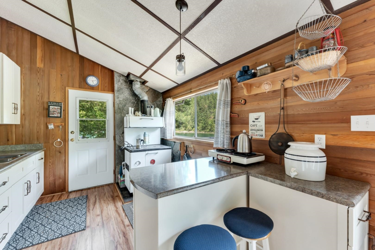 Walk-In Closet Photo of BLK C DL 184 Cascade Bay, Harrison Hot Springs, BC