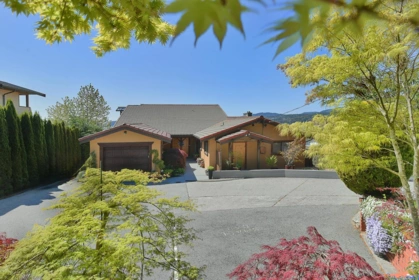 5203 Sunshine Coast Highway, Sechelt, BC, Sechelt — Single Family Residence for sale