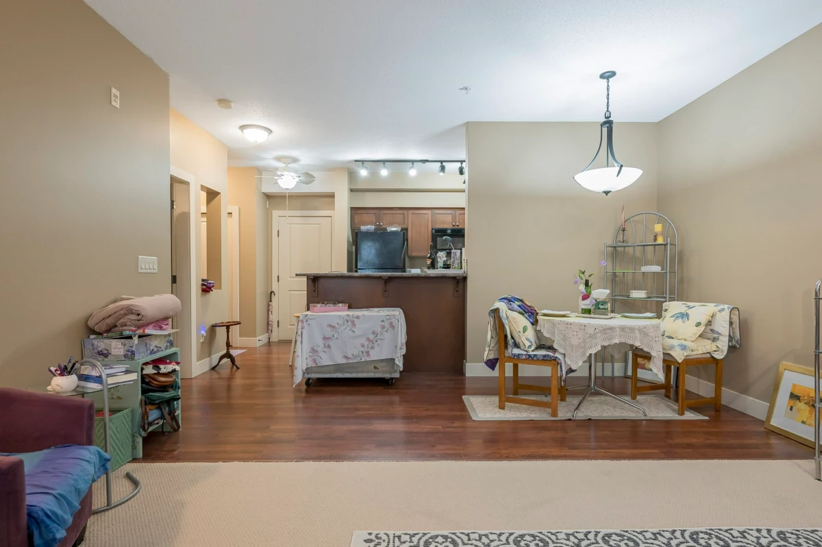 Primary Bathroom Photo of 102 9000 Birch Street, Chilliwack, BC