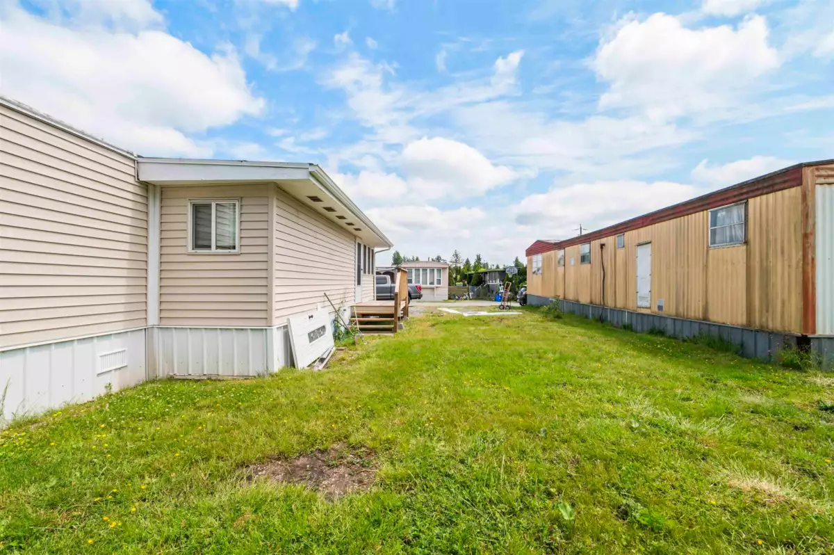 Kitchen Island Photo of 9B 26892 Fraser Highway, Langley, BC