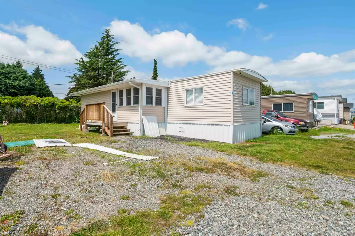 Living Room Photo of 9B 26892 Fraser Highway, Langley, BC