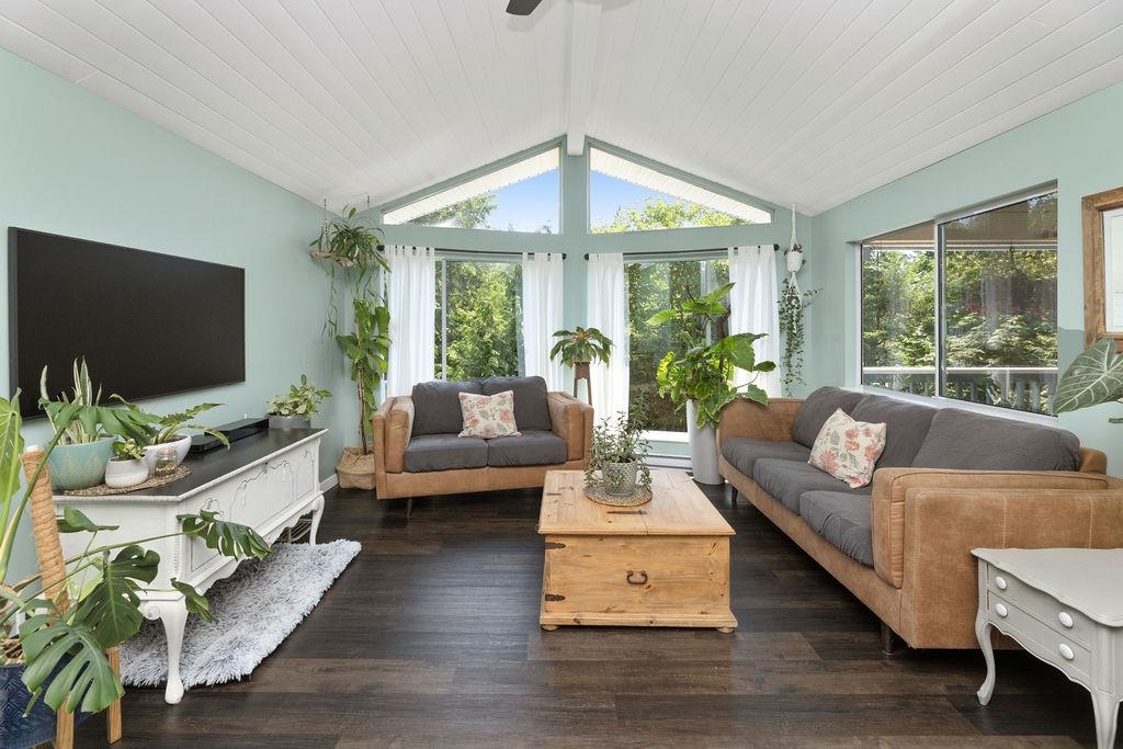 Basement Recreation Room Photo of 5549 Sans Souci Road, Halfmoon Bay, BC