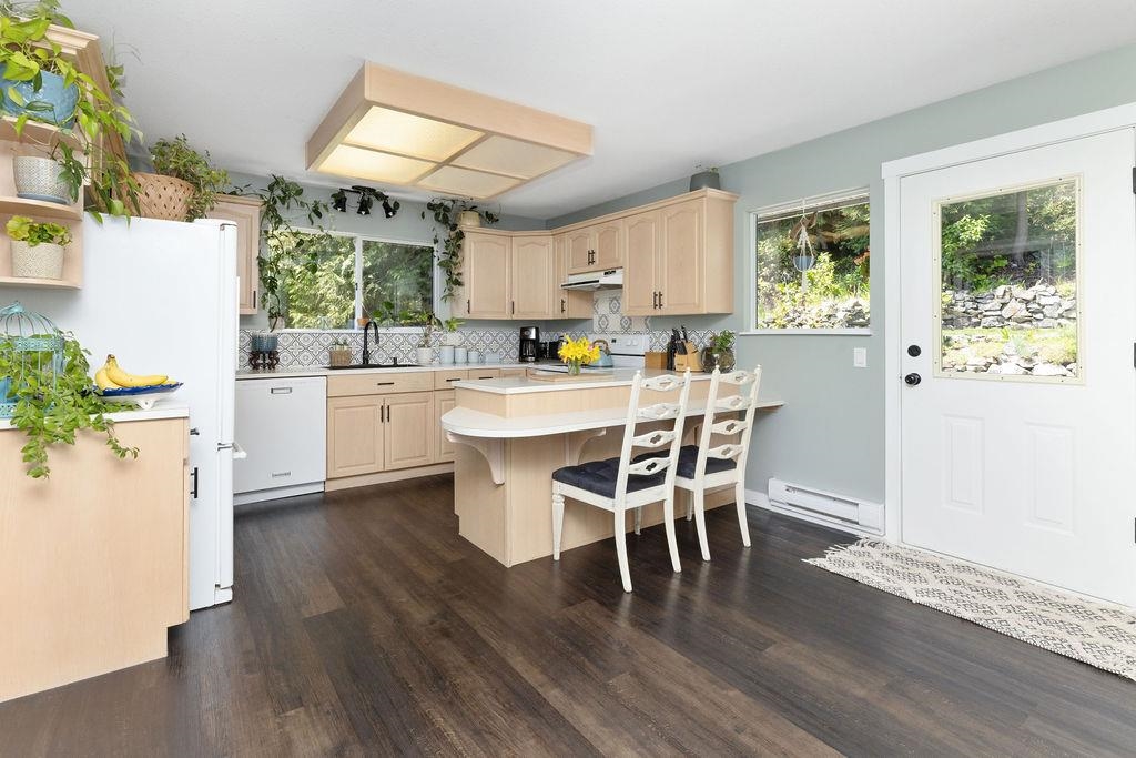 Bedroom 2 Photo of 5549 Sans Souci Road, Halfmoon Bay, BC