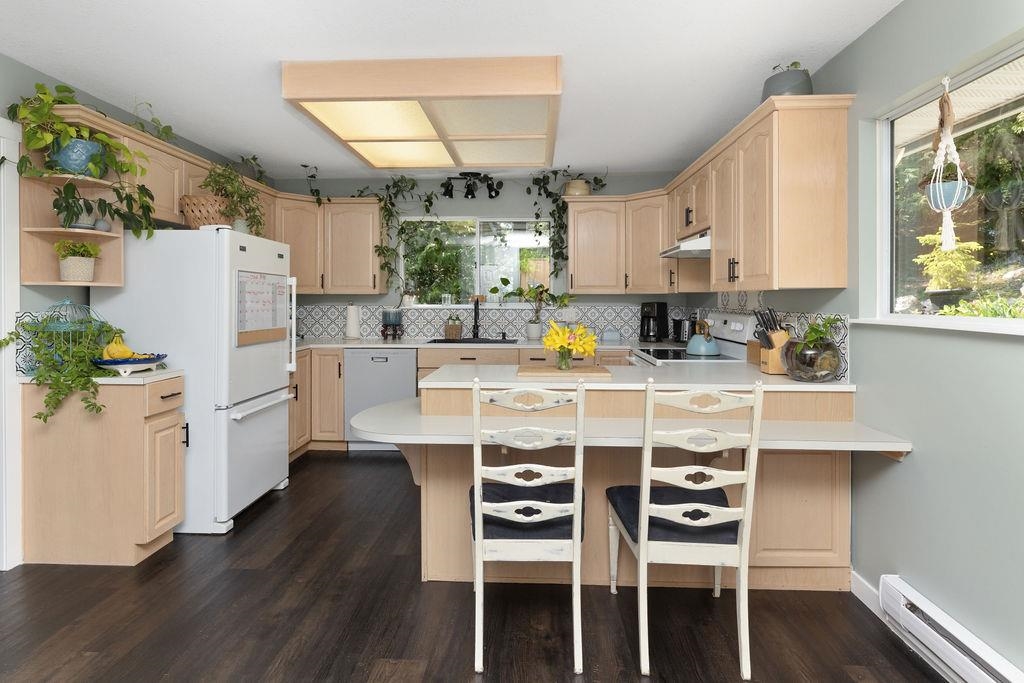 Bedroom 3 Photo of 5549 Sans Souci Road, Halfmoon Bay, BC
