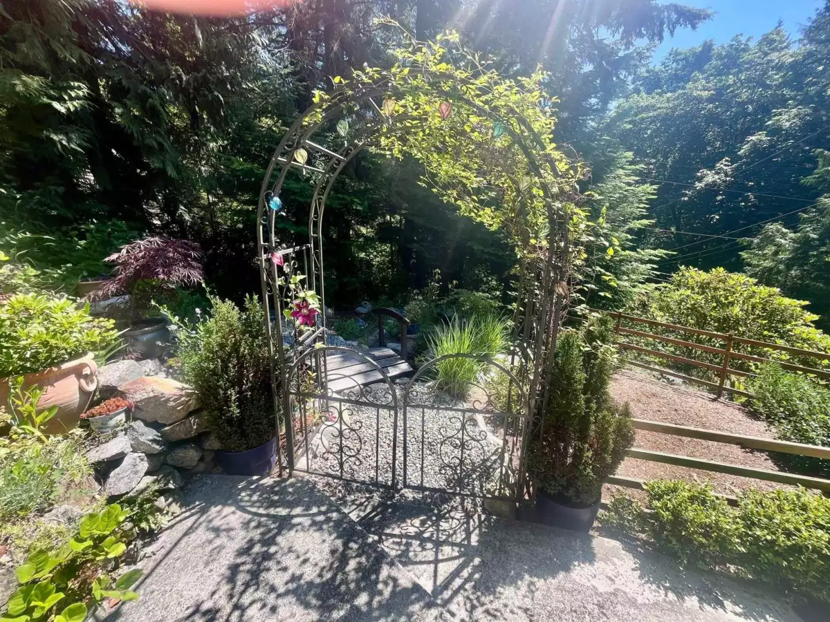 Community Amenities Photo (Clubhouse) of 5549 Sans Souci Road, Halfmoon Bay, BC