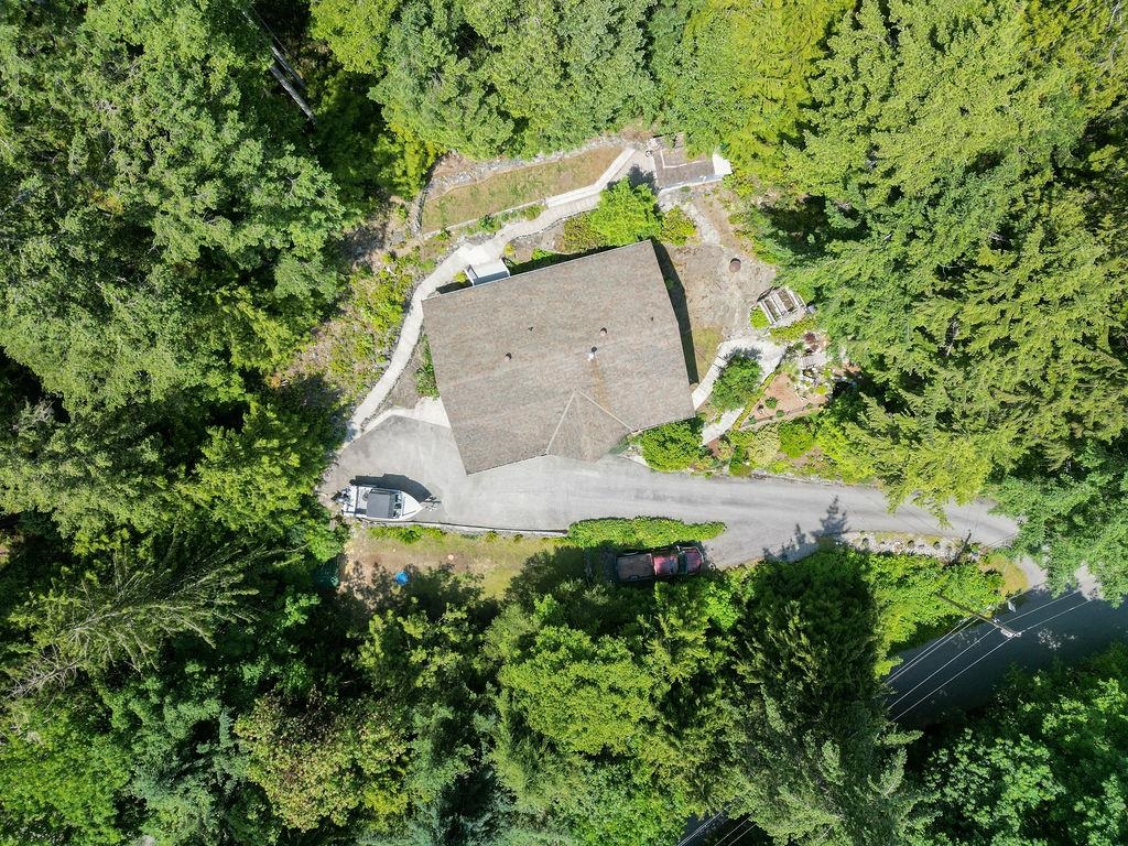 Dining Area Photo of 5549 Sans Souci Road, Halfmoon Bay, BC