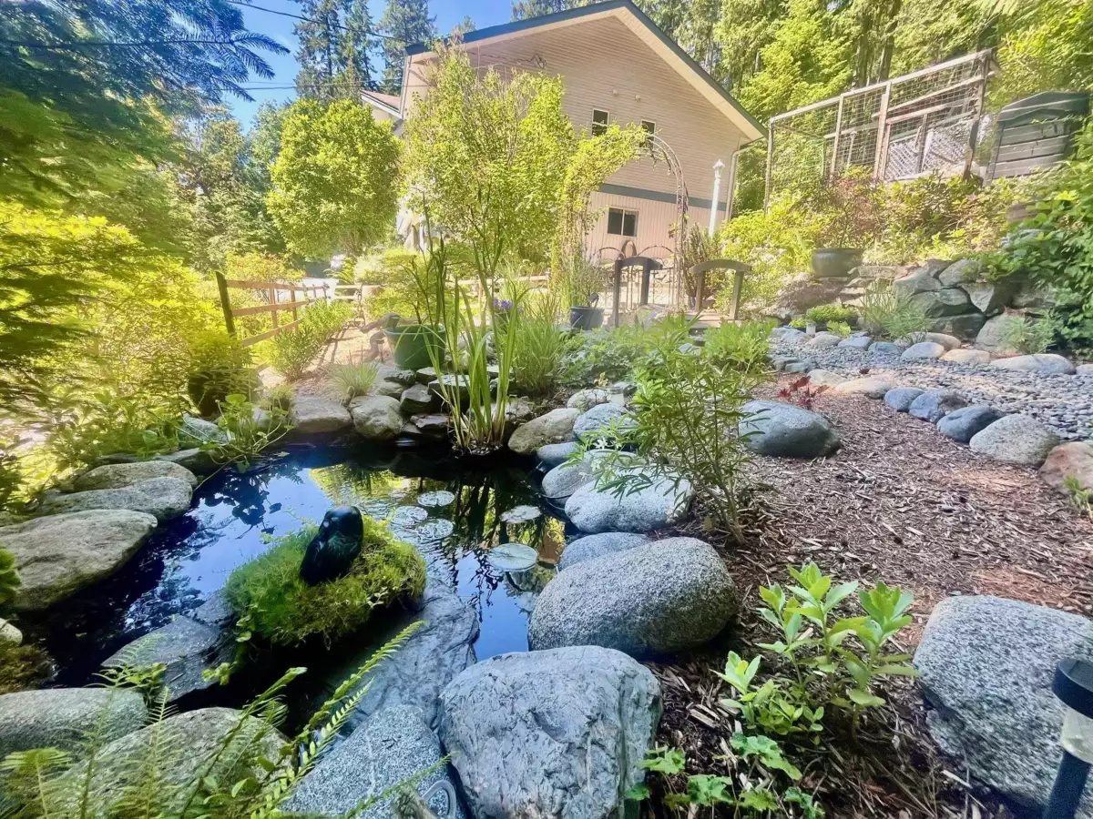 Exterior Front Photo of 5549 Sans Souci Road, Halfmoon Bay, BC