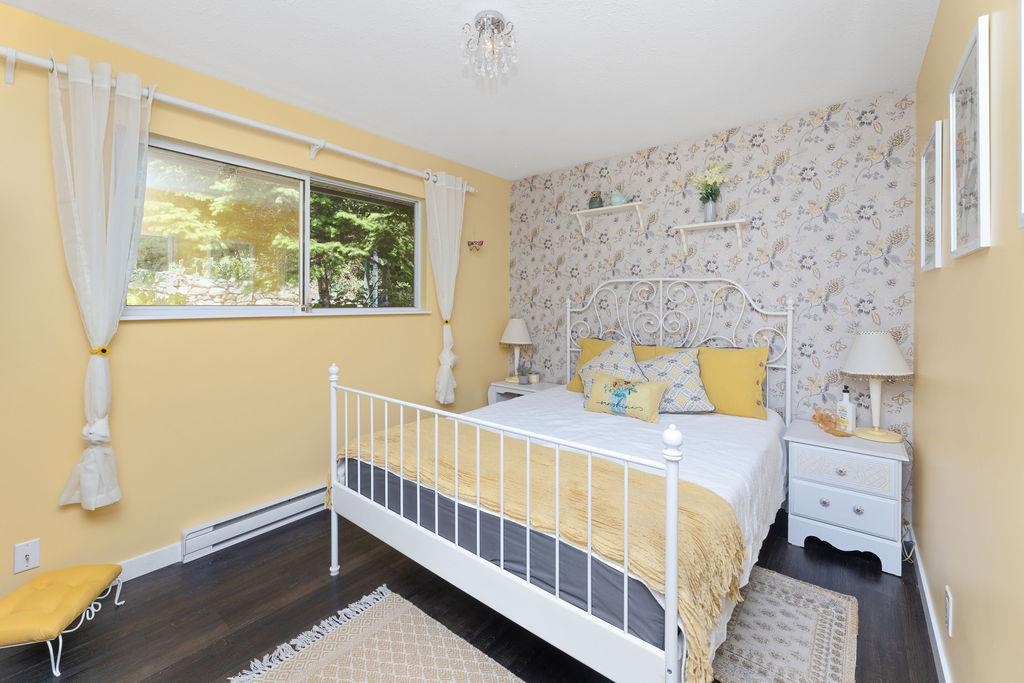 Garage Interior Photo of 5549 Sans Souci Road, Halfmoon Bay, BC