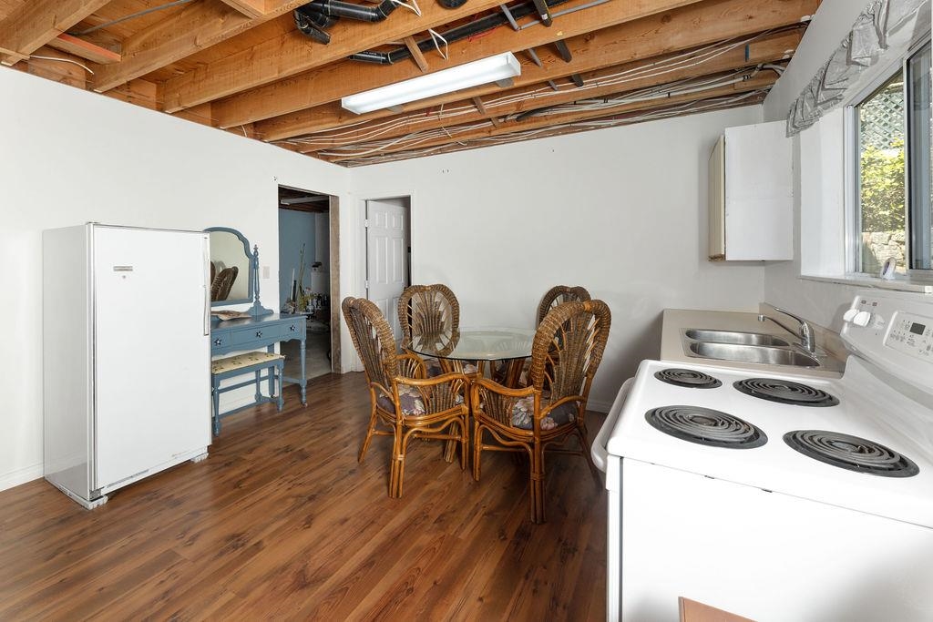 Hot Tub / Spa Photo of 5549 Sans Souci Road, Halfmoon Bay, BC